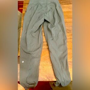 LULULEMON Beyond the Studio Jogger Pants Grey Sage W5CZHS Womens Sz 2 Ac…